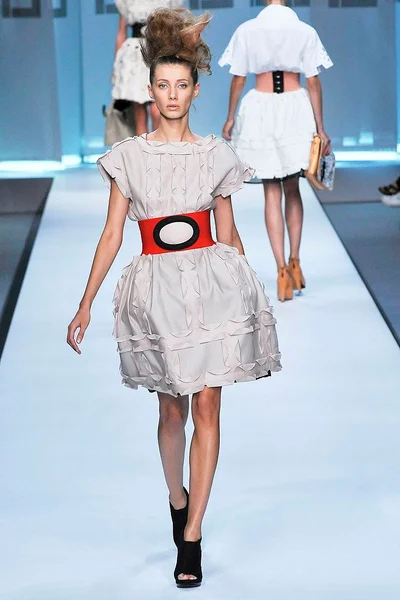 Look 27